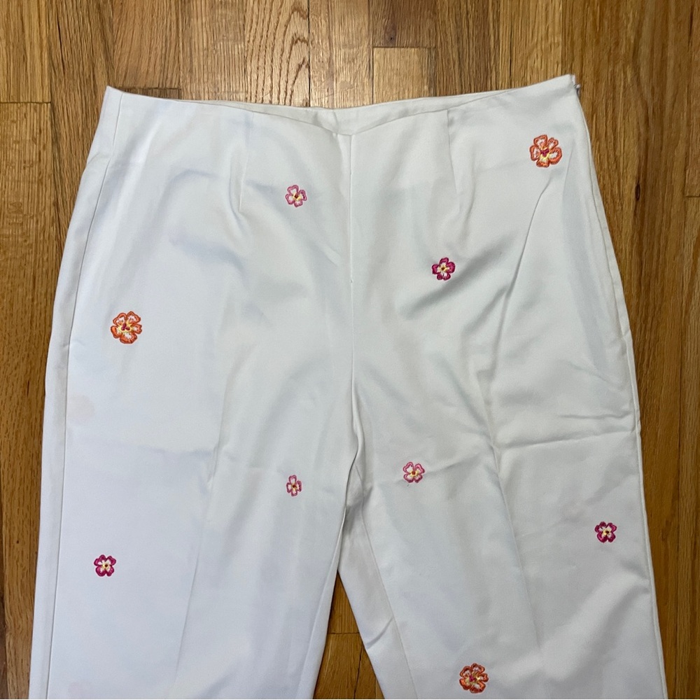 Floral Embroidered White Zipper Pants Capris Sz 14 - Picture 2 of 9